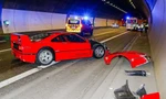 Tài xế trẻ lái Ferrari F40 triệu USD đâm vào tường đường hầm