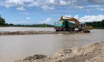 Khai thác cát tràn lan trên sông Dinh của tỉnh Ninh Thuận 