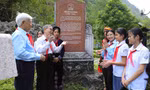 'Cha đẻ' phong trào Nghìn việc tốt đeo khăn quàng đỏ, tặng thơ thiếu nhi