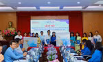 Đội hình sinh viên thực tập trường ĐH Sư phạm TP. HCM hỗ trợ xã đảo Thạnh An trong Tháng Thanh niên