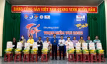Trung tâm CTXH Thanh thiếu niên cùng các đơn vị chăm lo Tết cho đồng bào khó khăn 