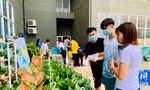 Sinh viên Ký túc xá ĐHQG TP. HCM hưởng ứng ‘Đổi rác tái chế - Nhận cây xanh’