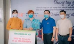 Thành Đoàn TP. HCM thăm, tặng quà thanh niên tuyến đầu chống dịch