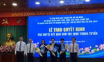UBND TP. HCM trao quyết định cho 3 nhân sự từ nguồn sinh viên tốt nghiệp xuất sắc