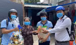 Thầy trò cùng gom quà giúp đỡ người dân khó khăn vì dịch COVID-19