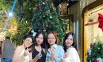 Bạn trẻ Sài Gòn hào hứng check-in Giáng sinh sớm