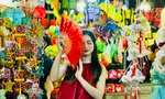 Cuối tuần, bạn trẻ Sài Gòn tìm về Phố đèn lồng ‘sống ảo’