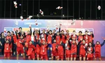 Bạn trẻ vỡ òa hạnh phúc khi đội tuyển bóng đá nữ Việt Nam giành HCV SEA Games 32