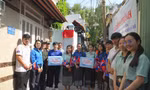 Thành Đoàn TP. HCM thăm và động viên sinh viên tình nguyện tại mặt trận huyện Nhà Bè