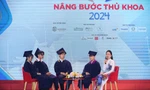 Thủ khoa ‘Nâng bước thủ khoa 2024’: ‘Chọn sống với giá trị biết ơn và không ngừng nỗ lực’