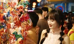 Bạn trẻ TP. HCM chen chúc chơi Trung Thu ở Phố đèn lồng Q. 5
