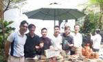 Chàng trai mang nụ cười đến các em nhỏ vùng biên 