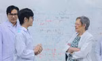 Sinh viên Việt Nam giao lưu với Giáo sư đoạt Giải Nobel Y học năm 2008