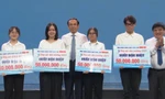 Thành Đoàn TP. HCM trao 138 suất học bổng 'Tiếp sức đến trường' năm 2023 cho tân sinh viên