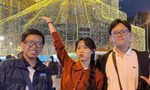 Bạn trẻ Sài Gòn nô nức xuống phố chơi Noel