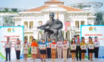 Khai mạc triển lãm tranh với chủ đề ‘Thiếu nhi Việt Nam lớn lên cùng đất nước’