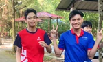 Sinh viên đi bộ trong rừng ngập mặn Cần Giờ gây quỹ thiện nguyện nhân Ngày Lâm nghiệp Việt Nam