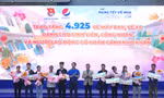 Sinh viên, công nhân phấn khởi khi nhận ‘vé 0 đồng’ chương trình ‘Mang Tết về nhà’