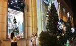 Bạn trẻ Sài Gòn chơi Noel sớm vì ngại cảnh chen lấn chụp hình 