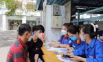 'Đội hình áo xanh' hỗ trợ tân sinh viên nhập học