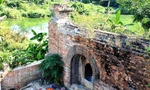 Chiếc cổng cổ độc đáo cạnh Đông thành Thủy quan “phát lộ” ngay sau di dời Thượng thành Huế