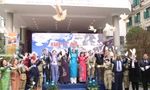 Các đại biểu thả chim bồ câu, thể hiện ước vọng và quyết tâm gìn giữ, vun đắp nền hòa bình. Ảnh: GIA LINH