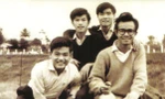 Trịnh Công Sơn (bìa phải) khi mới tốt nghiệp Trường Sư phạm Quy Nhơn năm 1964. Ảnh tư liệu