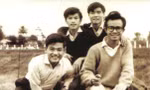Trịnh Công Sơn (bìa phải) khi mới tốt nghiệp Trường Sư phạm Quy Nhơn năm 1964. Ảnh tư liệu