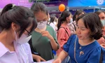 Thí sinh tham gia Ngày hội tư vấn tuyển sinh diễn ra sáng 8/5. Ảnh: Nghiêm Huê