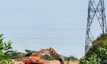 Đào bới tan hoang dưới đường điện cao thế 500kV Bắc-Nam