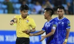 V-League có những mảng tối mà người trong cuộc đôi khi cũng không hiểu hết, chuyện trọng tài chưa bao giờ hết thời sự. Ảnh: Anh Tú