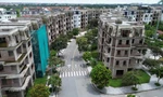 Một khu đô thị tại huyện Hoài Đức với hàng trăm căn hộ đang bỏ hoang