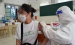 Học sinh TPHCM đang được tiêm vắc xin phòng COVID-19