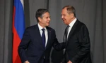 Ngoại trưởng Nga Sergei Lavrov (phải) và Ngoại trưởng Mỹ Antony Blinken (trái). Ảnh: Reuters