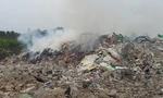 Bãi chất thải cháy nghi ngút khói