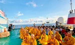Các nhà sư tụng kinh cầu quốc thái, dân an trên boong tàu HQ 571. Ảnh: Lê Xuân Sơn