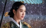 Cung đấu Hàn “Dưới Bóng Trung Điện”: Xứng tầm 20 năm Kim Hye Soo trở lại phim cổ trang