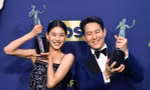 Lee Jung Jae và Jung Ho Yeon “Squid Game” nhận giải quốc tế, nhưng một người bị chỉ trích