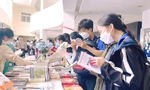 Hà Nội: Gen Z săn sách "chất mà hạt dẻ" nhân Ngày Sách và Văn hóa đọc Việt Nam