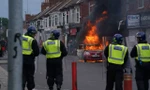 Nhiều quốc gia cảnh báo công dân khi bạo loạn lan rộng ở Anh