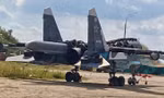 Tiêm kích Su-34 của Nga được ngụy trang bằng... lốp xe 