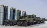 Xuất hiện video Nga triển khai hệ thống phòng không S-300 tới St. Petersburg