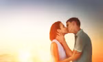 Cách đặt tay khi hôn nhau cho thấy mức độ thấu hiểu ngầm giữa hai người