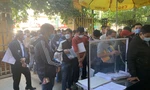 Ngày thứ 2 tắc nghẽn tại các điểm đăng ký ô tô mới