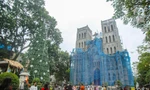 Nhà thờ Hà Nội 'thay áo' chờ đón Giáng sinh