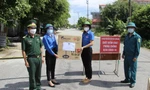 Huyện đoàn Tiền Hải bố trí lực lượng xung kích tham gia các chốt phong toả và thặng quà, hỗ trợ người dân vùng phong toả - Ảnh: Hoàng Long