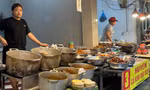 Chợ nhà giàu phố cổ ế khách, bất ngờ giá thực phẩm trong siêu bão