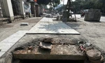 Hà Nội: Lại đào xới vỉa hè, thi công nguy hiểm 'bẫy' người dân