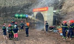 Hình ảnh hiện trường vụ công nhân mắc kẹt trong đường hầm dài 200m ngập nước ở Điện Biên