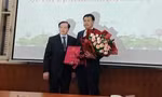 Ông Đặng Hà Việt (phải) được bổ nhiệm giữ chức Tổng cục trưởng Tổng cục TDTT. Ảnh: Minh Chiến